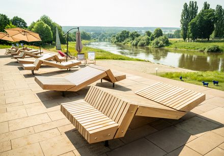 Rastplatz Weserscholle mit Liegen und tollem Blick auf den Fluß